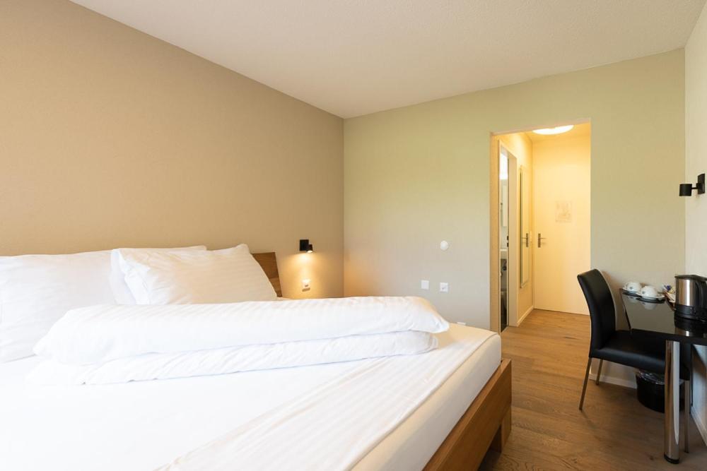Noah Hotel Ruti  Buitenkant foto