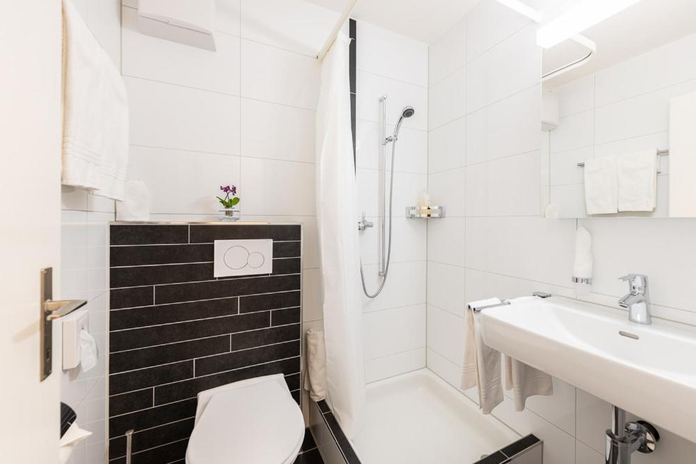 Noah Hotel Ruti  Buitenkant foto