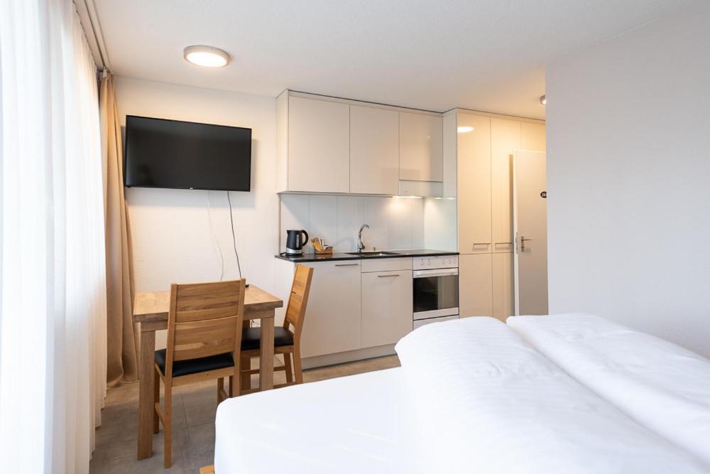 Noah Hotel Ruti  Buitenkant foto