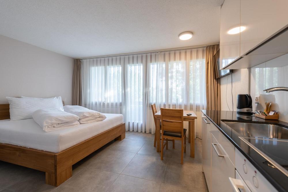 Noah Hotel Ruti  Buitenkant foto